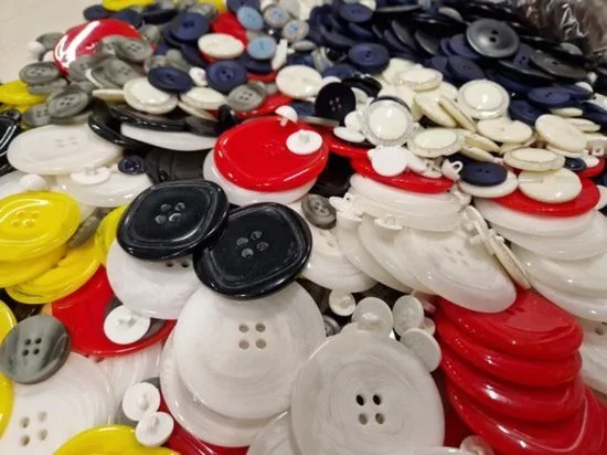 Knopen 2kilo mega voordeel pakket minimaal 750 knopen - foto 3